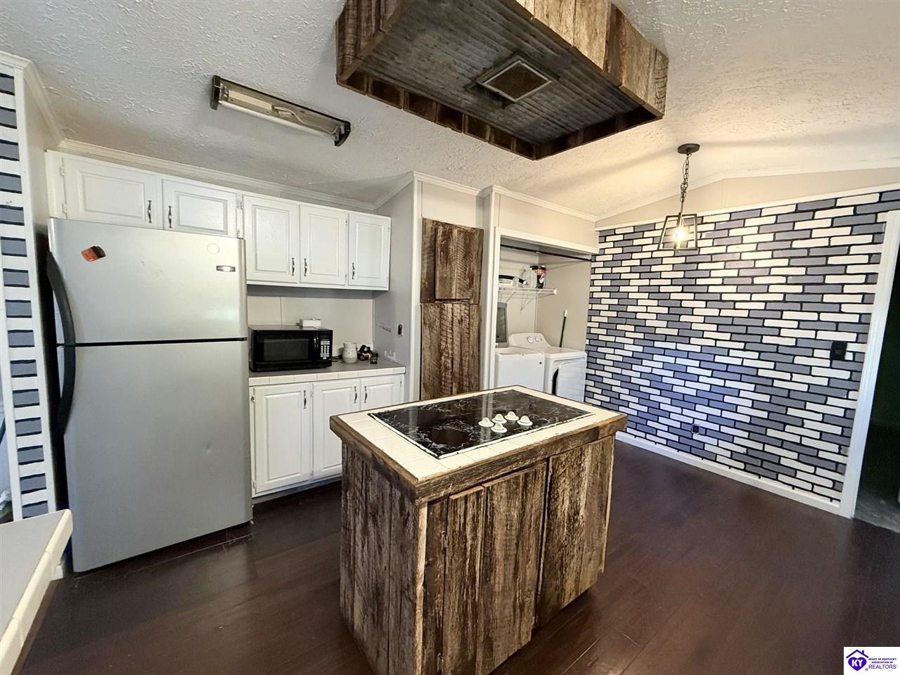 1733 Powell Road Property Photo 18
