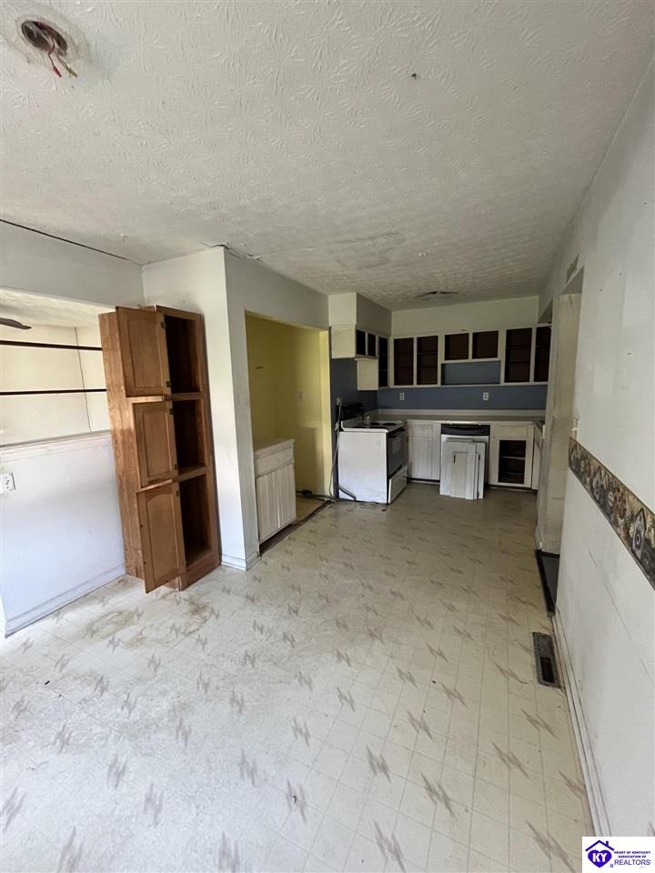618 Carolyn Street Property Photo 7