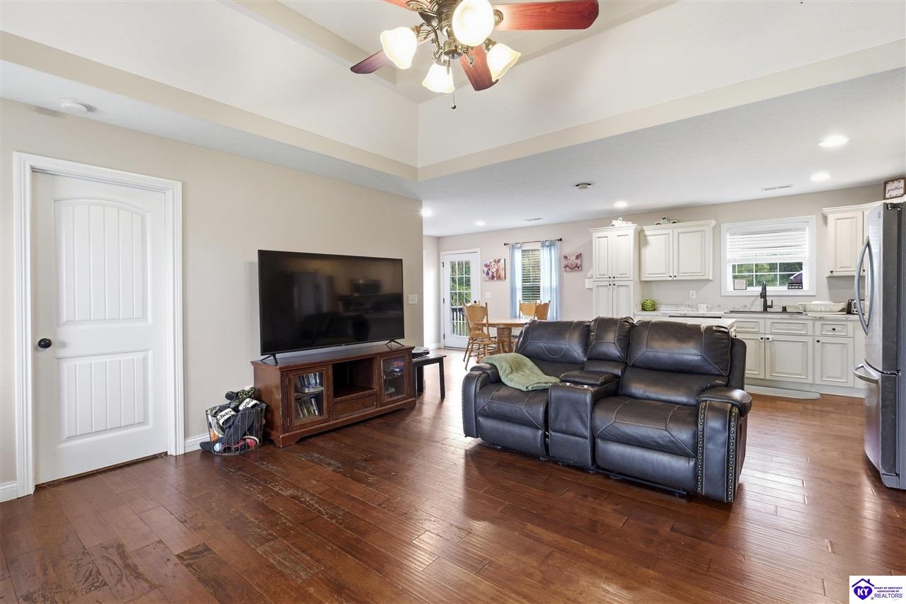 100 Ballard Springs Drive Property Photo 8