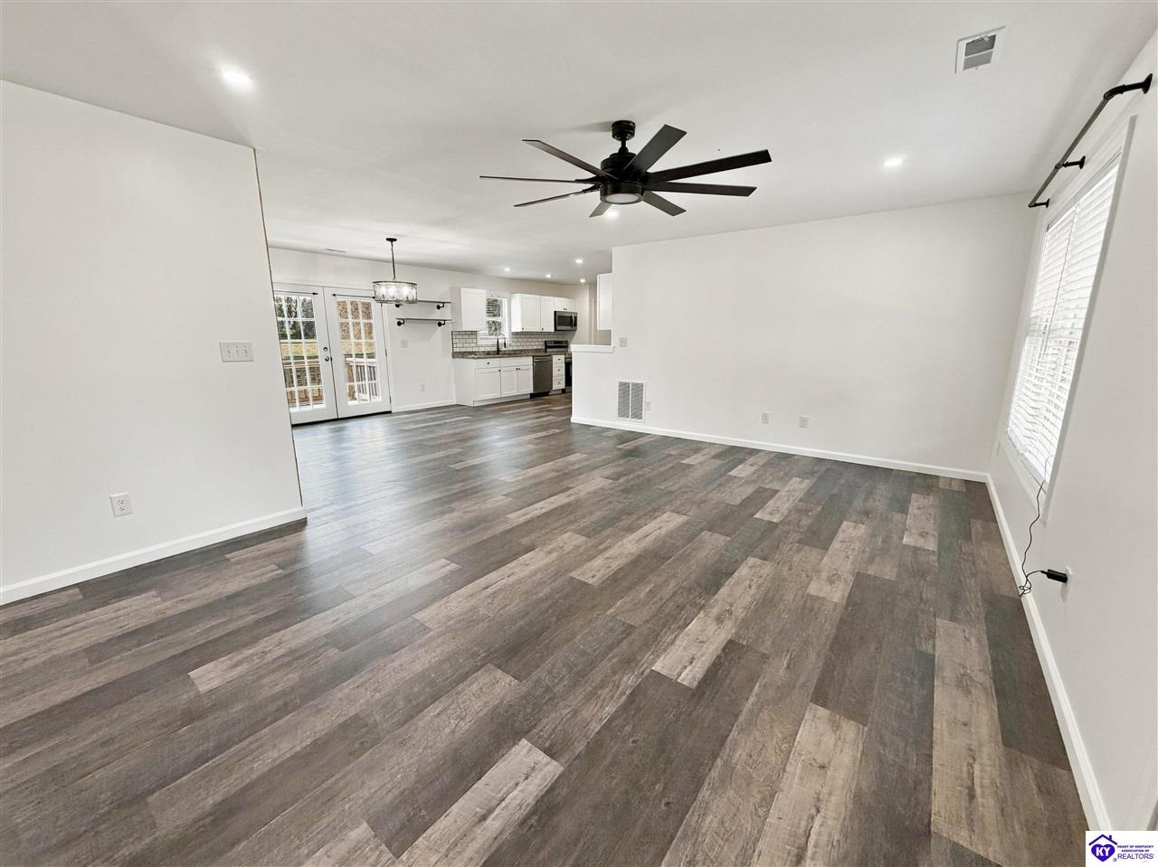1518 Deering Lane Property Photo 3