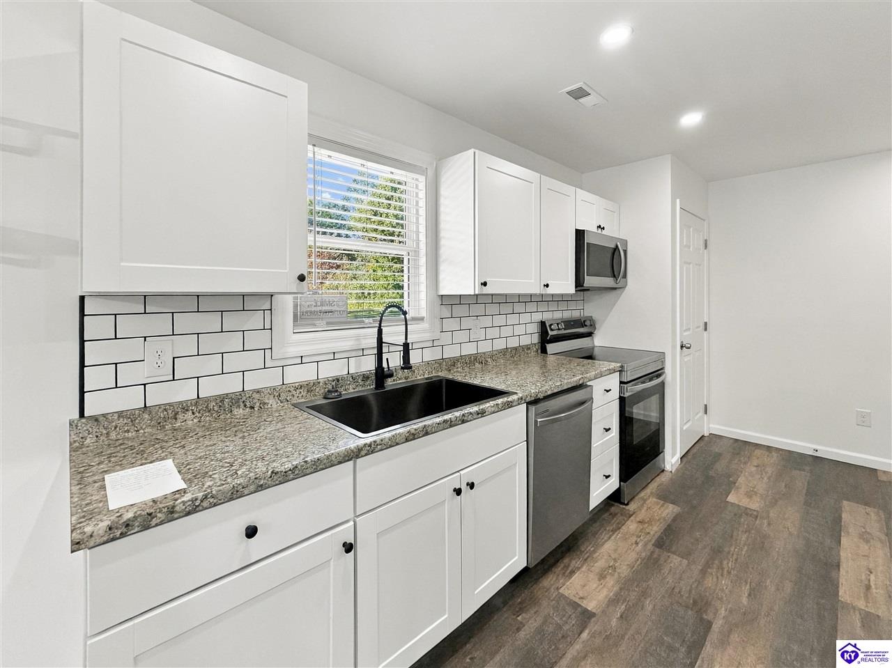 1518 Deering Lane Property Photo 13