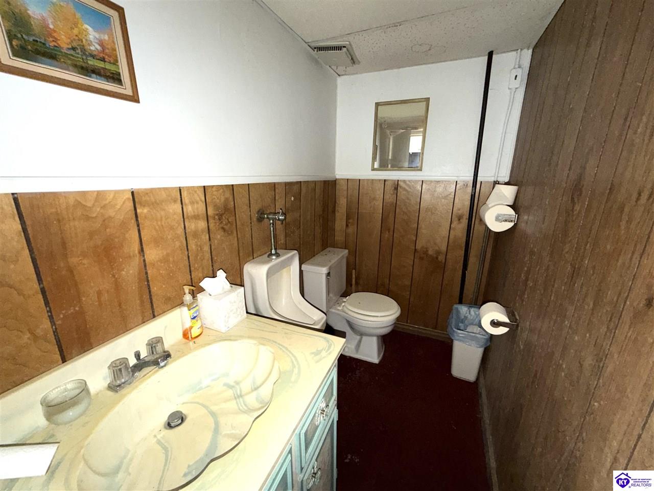 Old Turnpike Street Property Photo 10