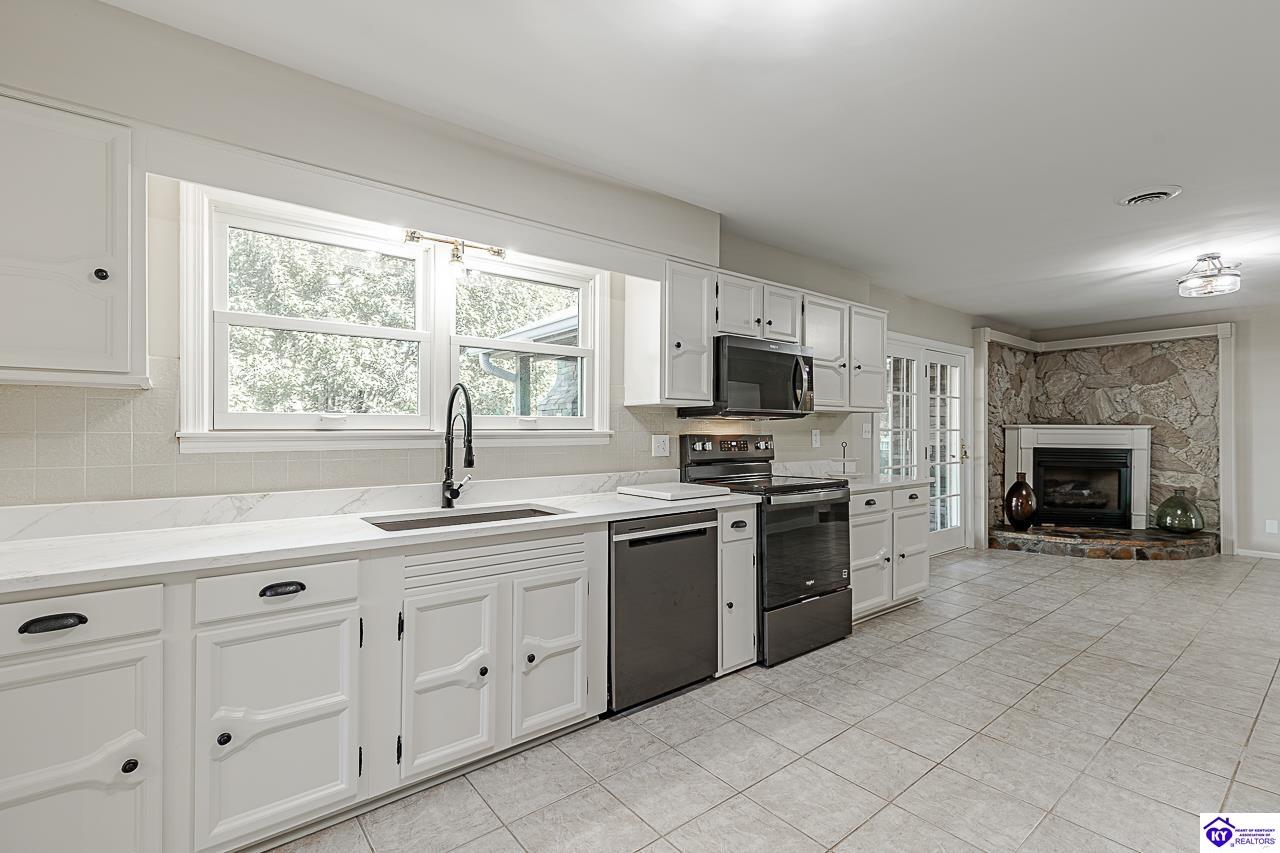 696 Pine Valley Drive Property Photo 12