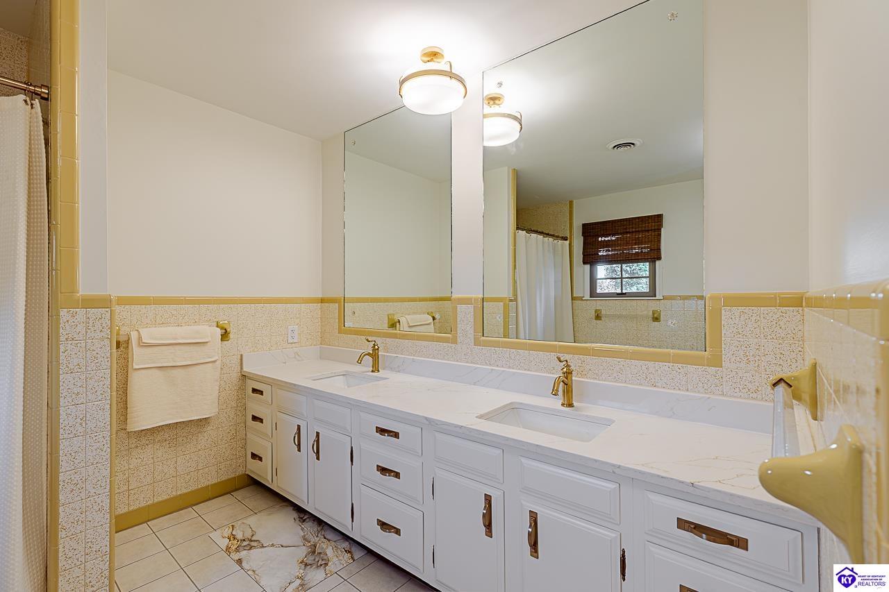 696 Pine Valley Drive Property Photo 18