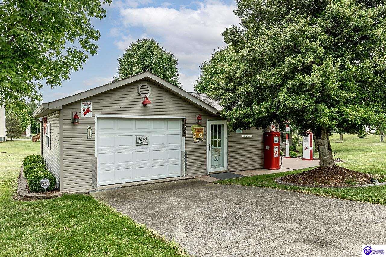 696 Pine Valley Drive Property Photo 40