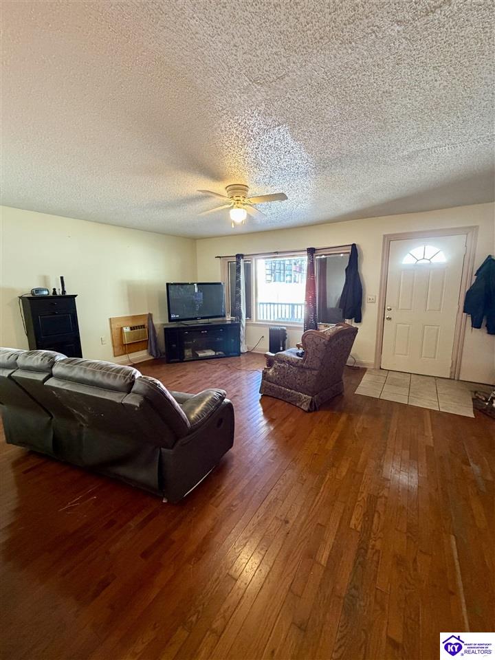 195 Riggs Street Property Photo 4