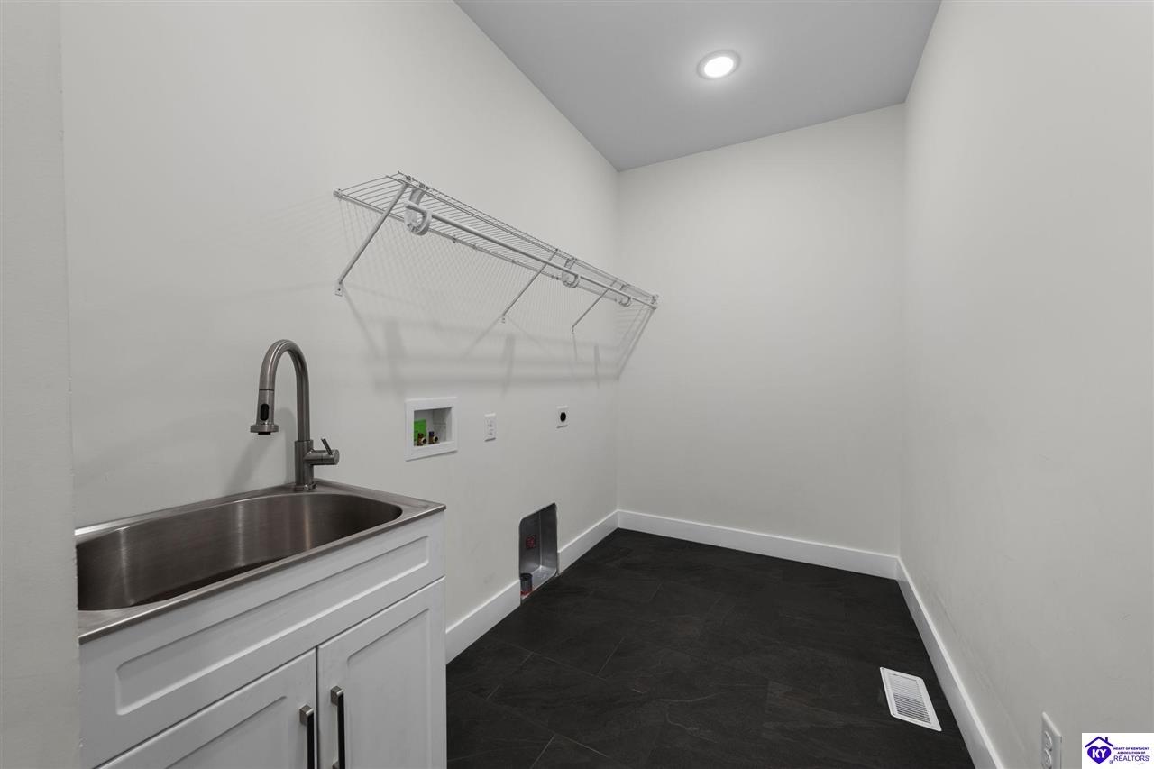 305 Ashwood Avenue Property Photo 5