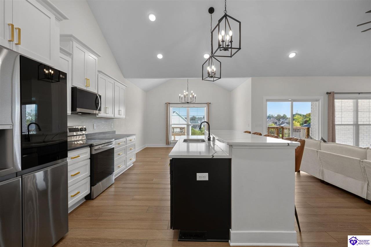 305 Ashwood Avenue Property Photo 10