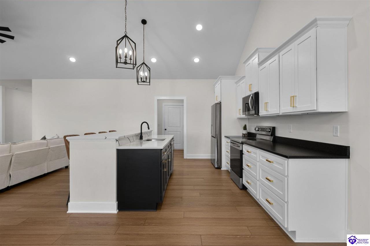 305 Ashwood Avenue Property Photo 11