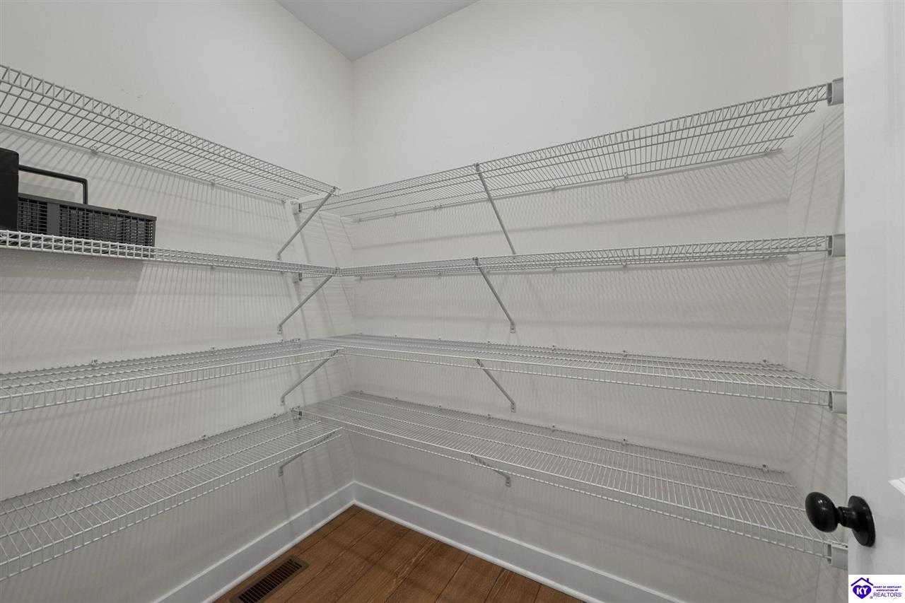 305 Ashwood Avenue Property Photo 13