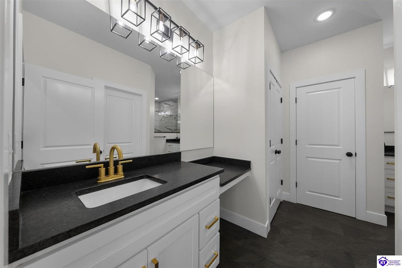 305 Ashwood Avenue Property Photo 18