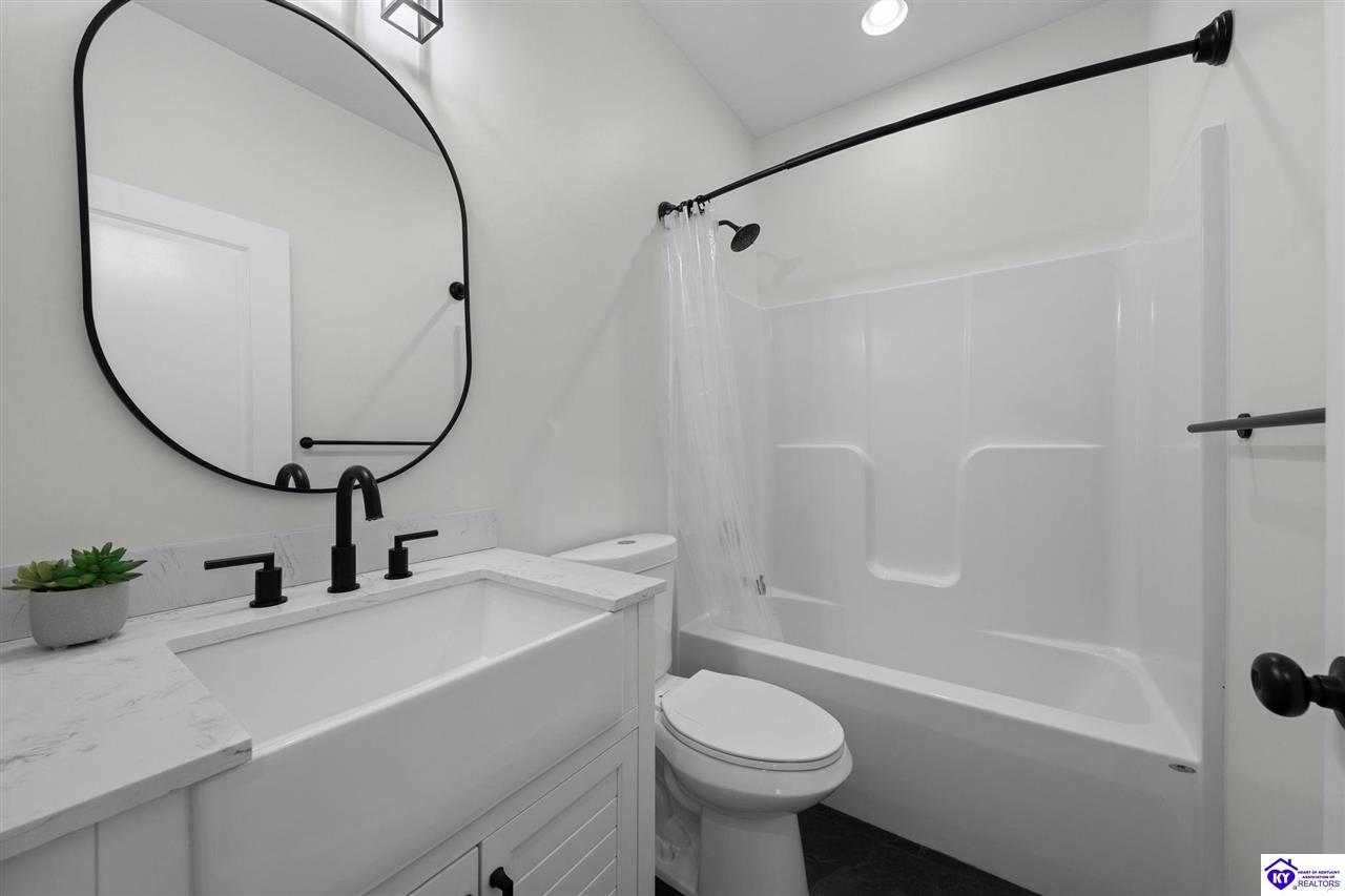 305 Ashwood Avenue Property Photo 24