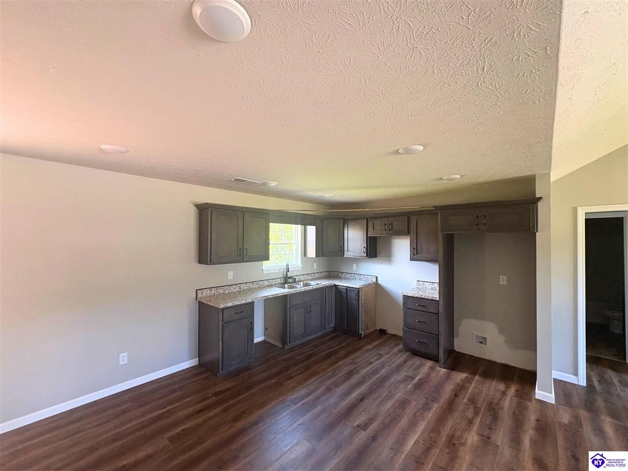601 Hillcreek Court Property Photo 6