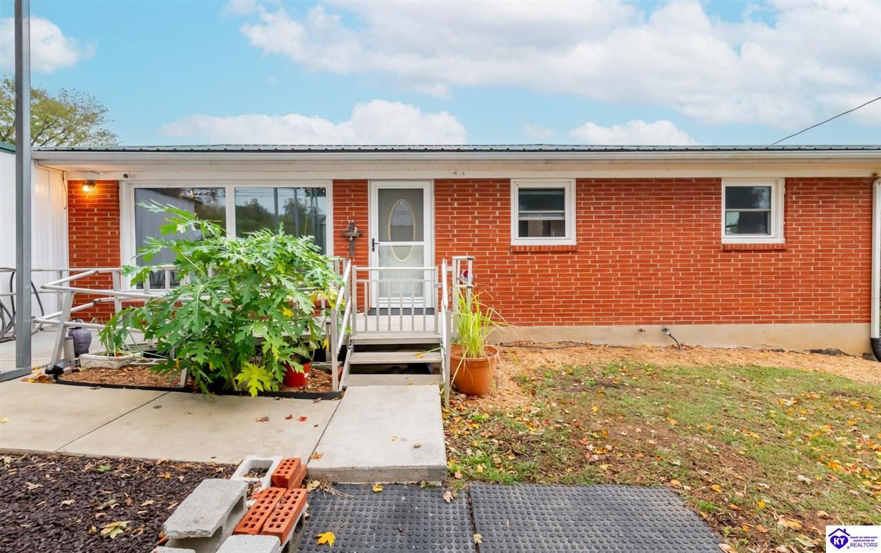 7442 N Jackson Highway Property Photo 1