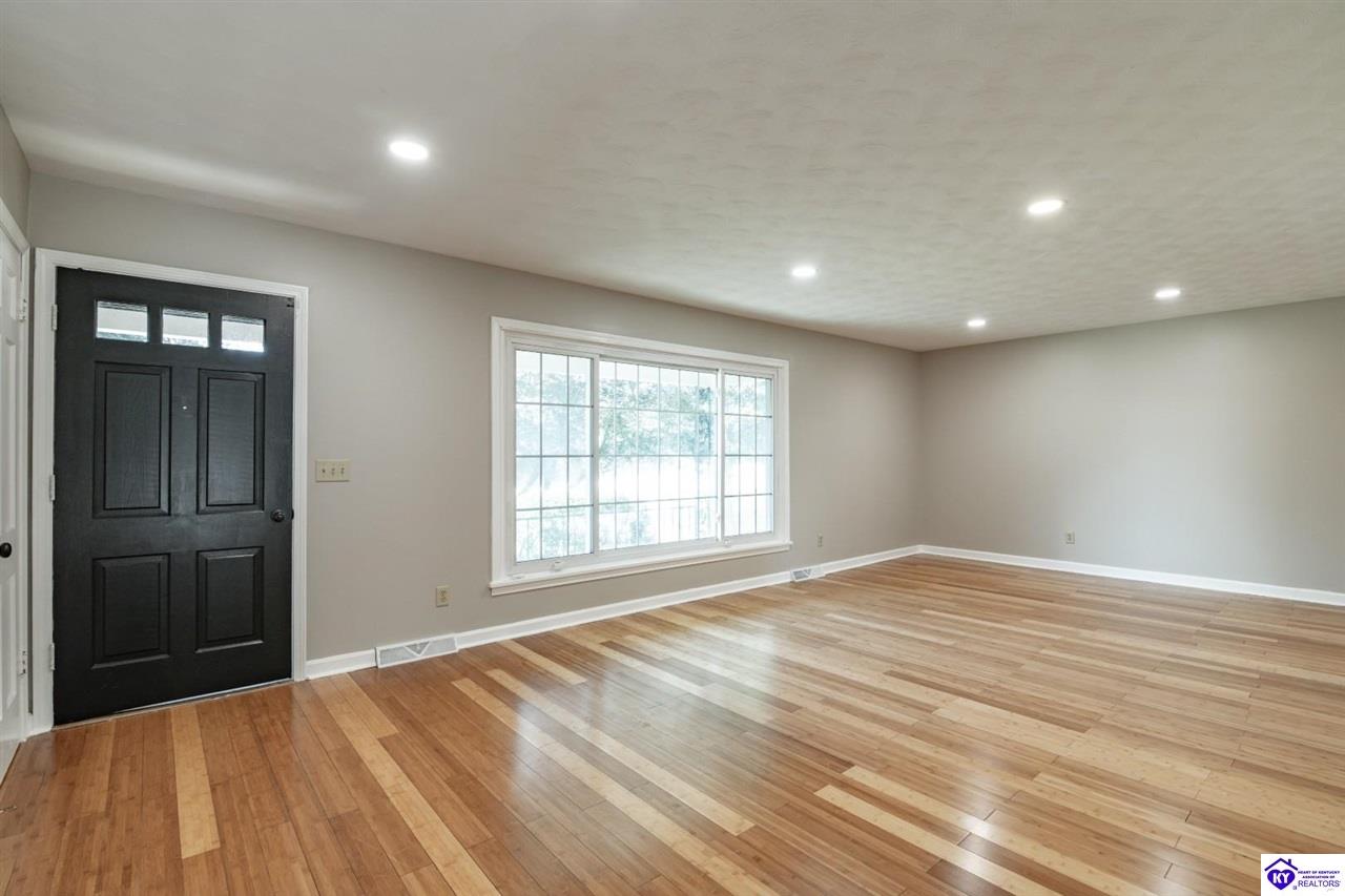 148 S Logsdon Parkway Property Photo 2