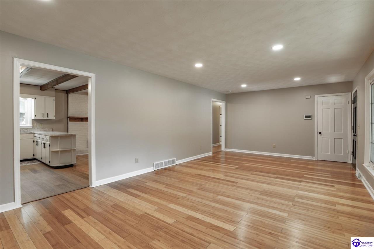 148 S Logsdon Parkway Property Photo 4