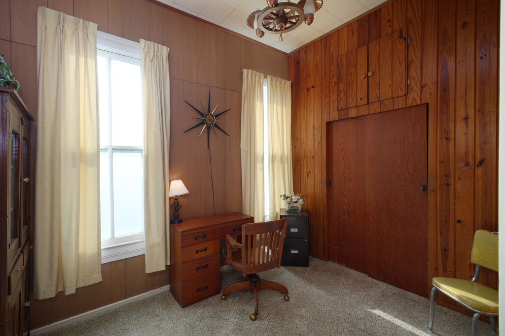 643 Central Ave Property Photo 4