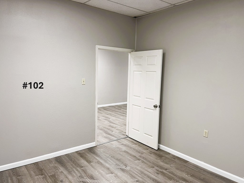 228 Washington St Property Photo 4