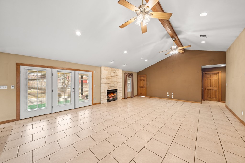205 Red Oak Lane Property Photo 7
