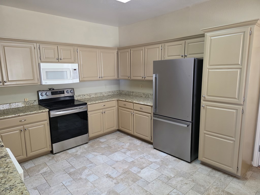 1012 N Edinburgh Property Photo 5