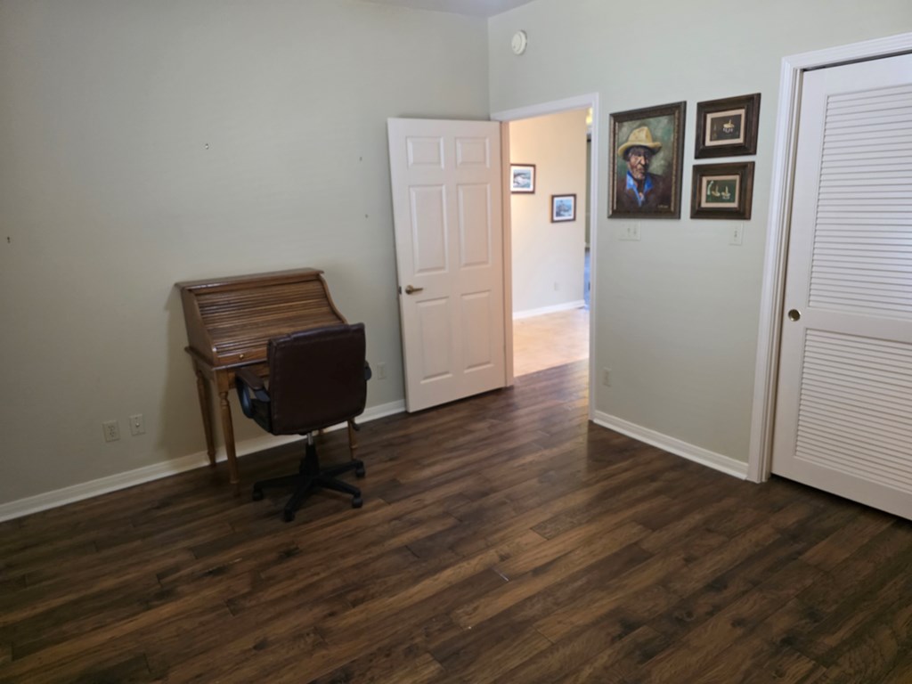 1012 N Edinburgh Property Photo 13