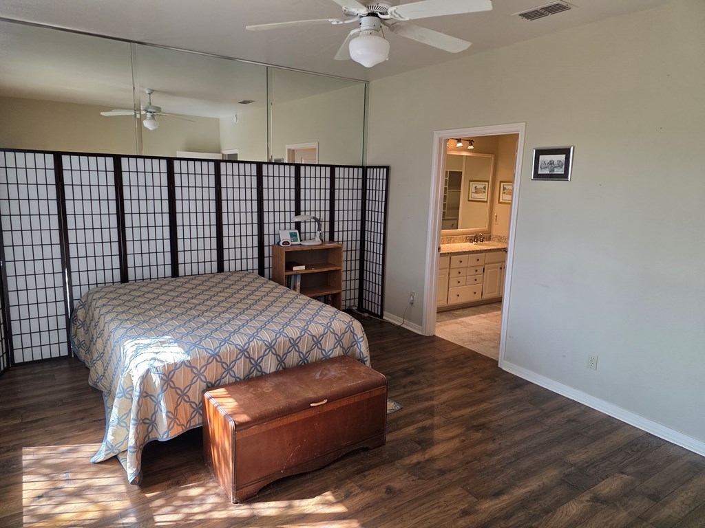 1012 N Edinburgh Property Photo 15
