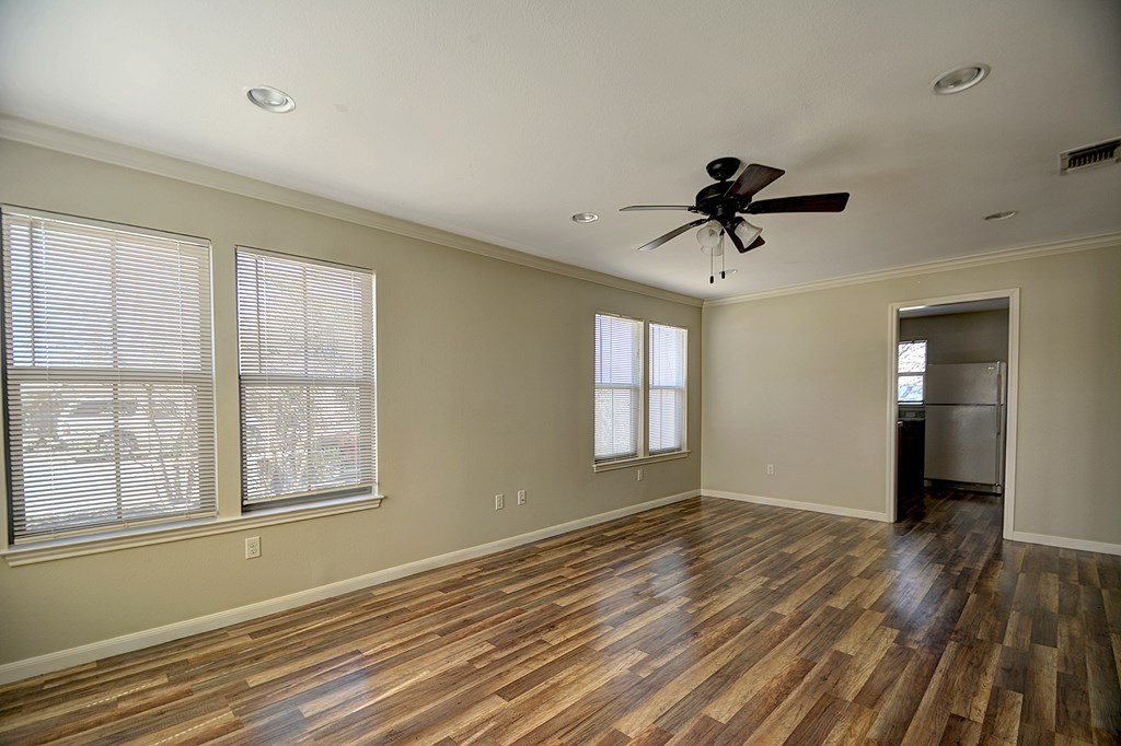 2910 Memorial Blvd Property Photo 2