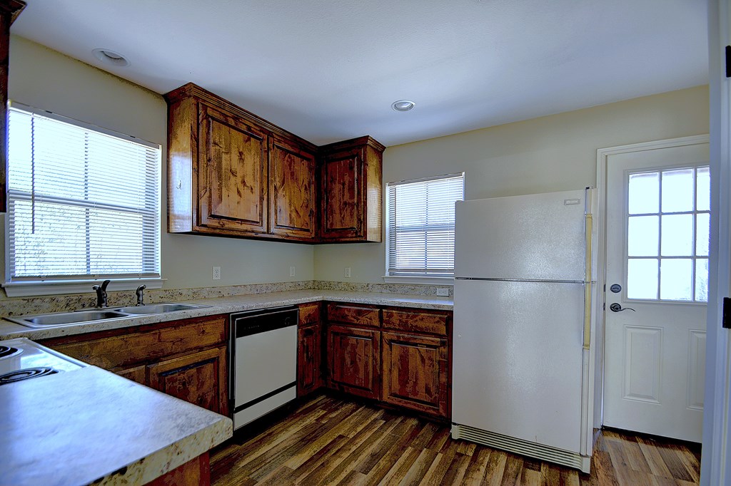 2910 Memorial Blvd Property Photo 6