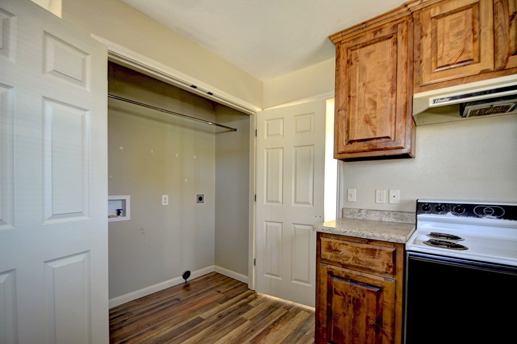 2910 Memorial Blvd Property Photo 8