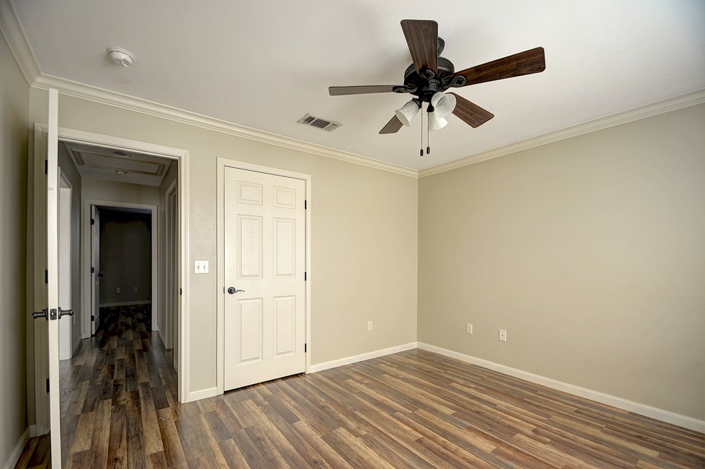 2910 Memorial Blvd Property Photo 10