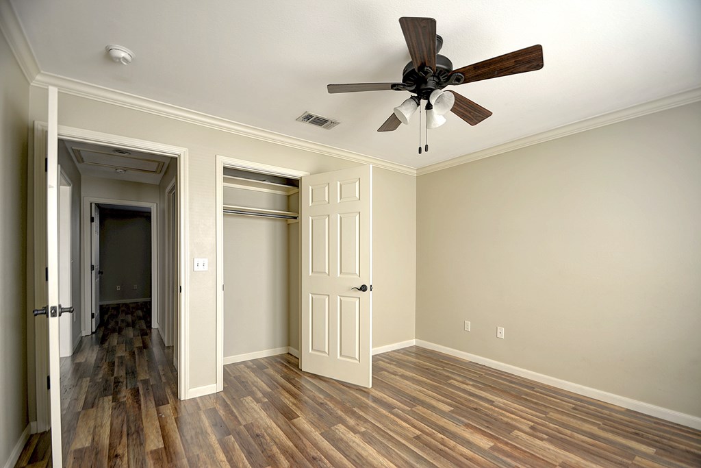 2910 Memorial Blvd Property Photo 11