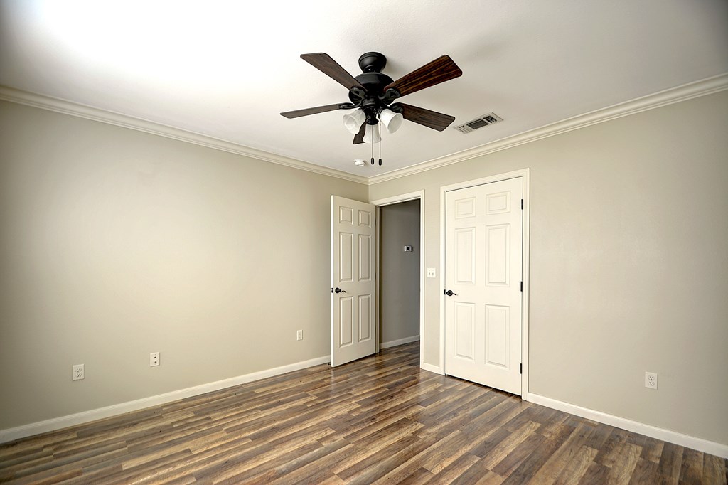 2910 Memorial Blvd Property Photo 12
