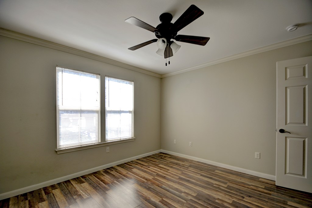 2910 Memorial Blvd Property Photo 13