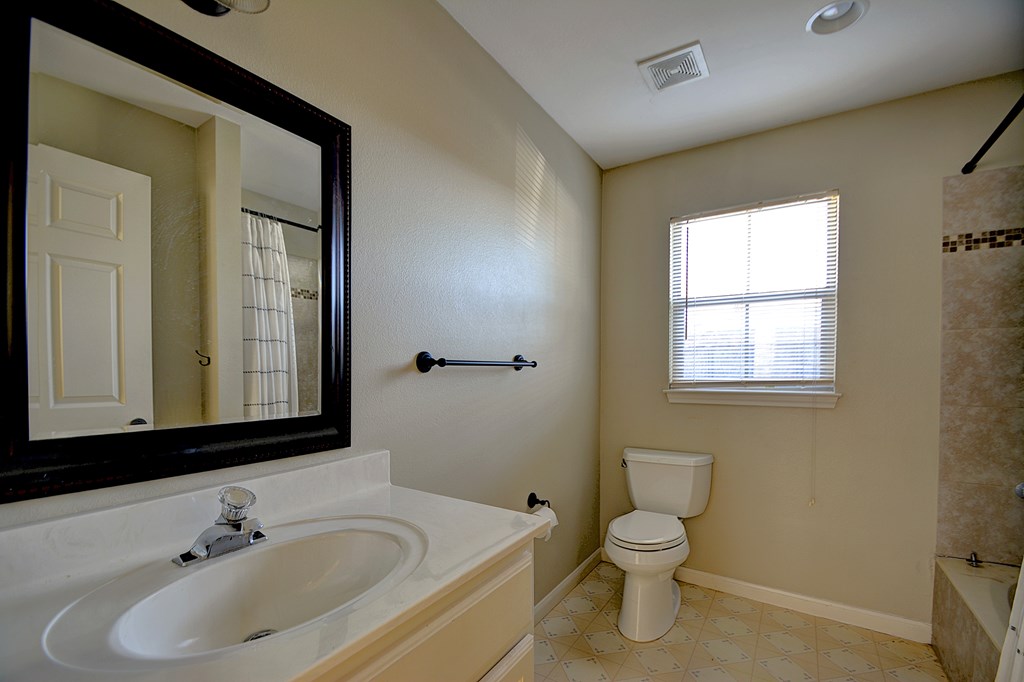 2910 Memorial Blvd Property Photo 14