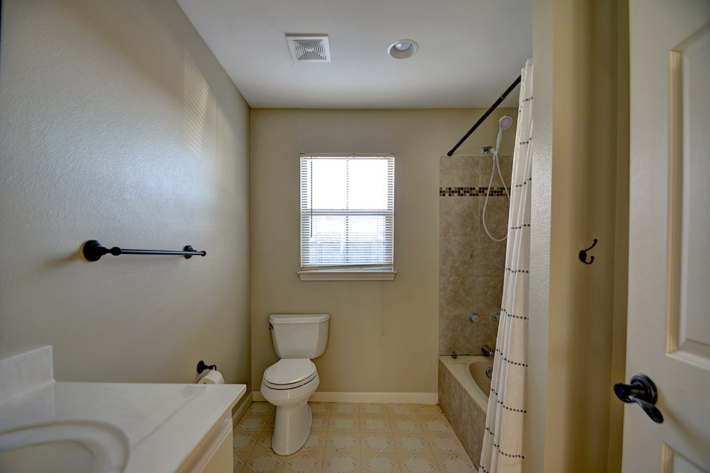 2910 Memorial Blvd Property Photo 15