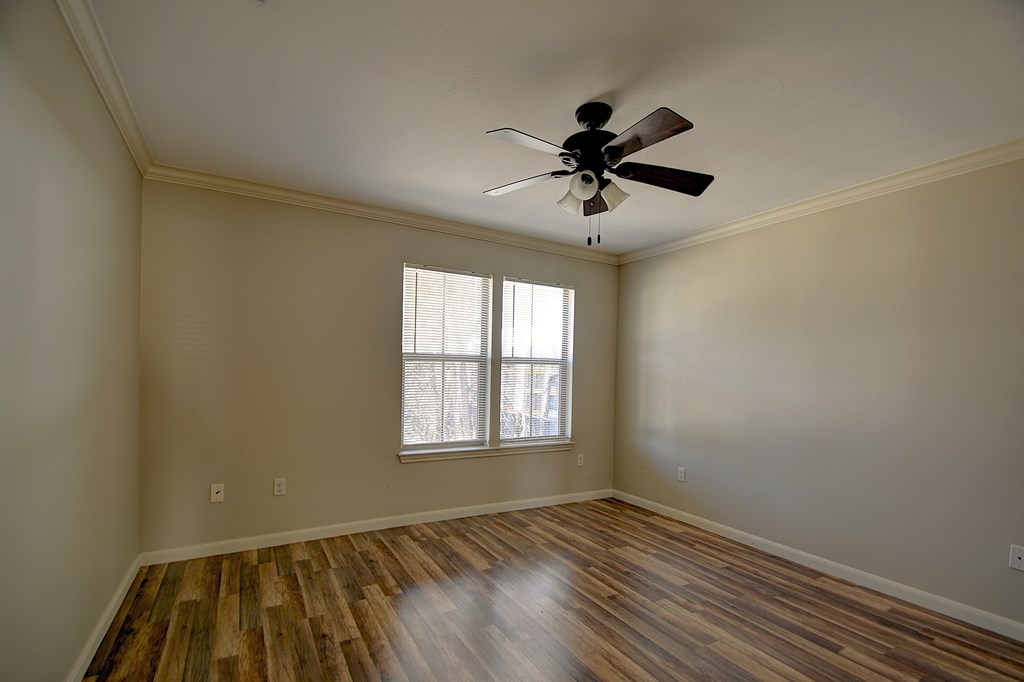 2910 Memorial Blvd Property Photo 16
