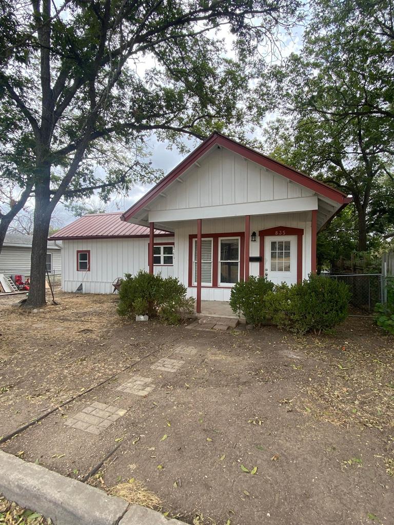 835 N Robinson Ave Property Photo 1