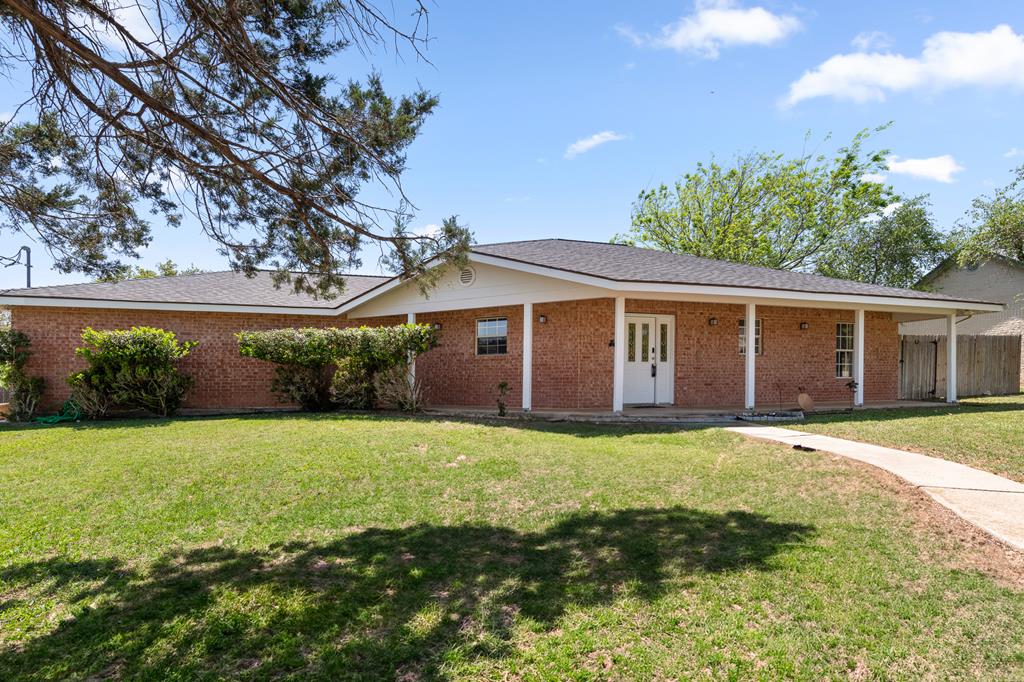 200 Red Oak Lane Property Photo