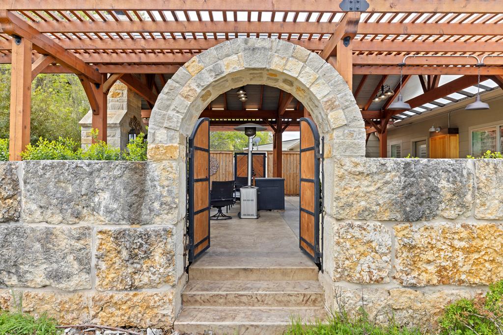 501 Winding Way Property Photo