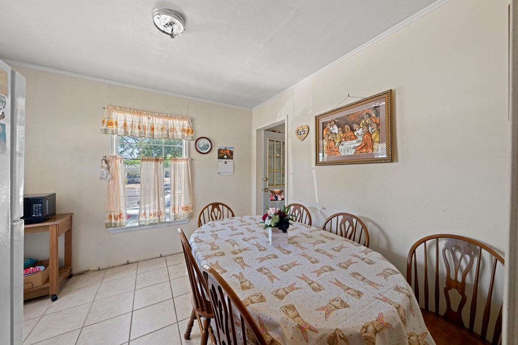 208 Lemos St Property Photo 11