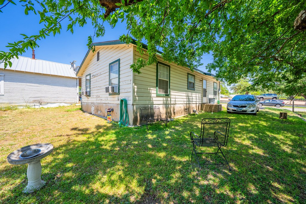 208 Lemos St Property Photo 20