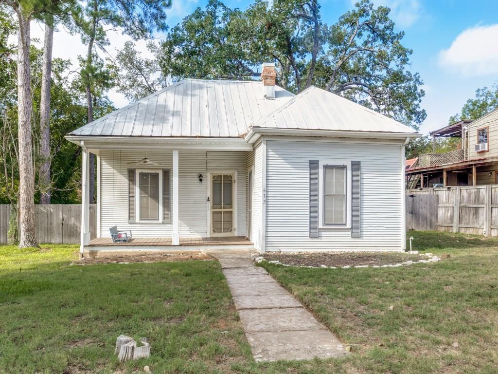 413 E College St Property Photo 1