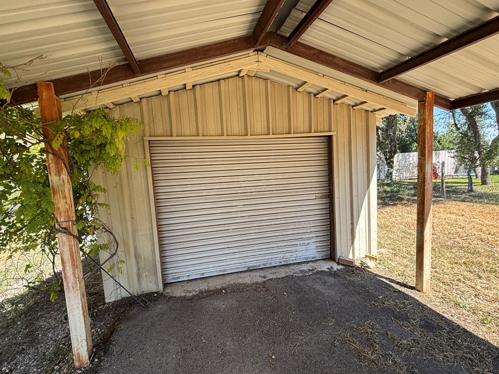 306 S Broadway Property Photo 4