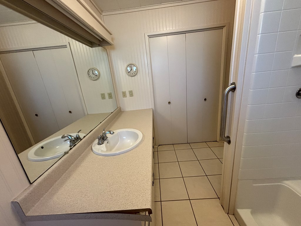 306 S Broadway Property Photo 16