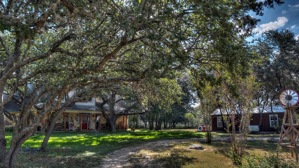 4573 Rr 1120 Property Photo 12