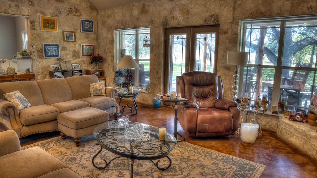 4573 Rr 1120 Property Photo 23