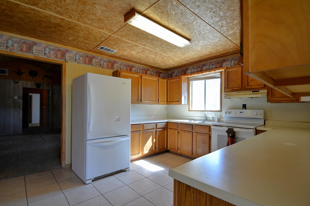 270 Sanders Rd Property Photo 8