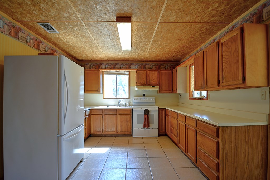 270 Sanders Rd Property Photo 9