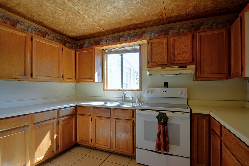 270 Sanders Rd Property Photo 10