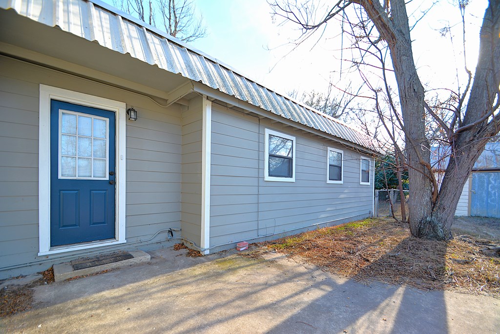 1707-a E Main St Property Photo 2